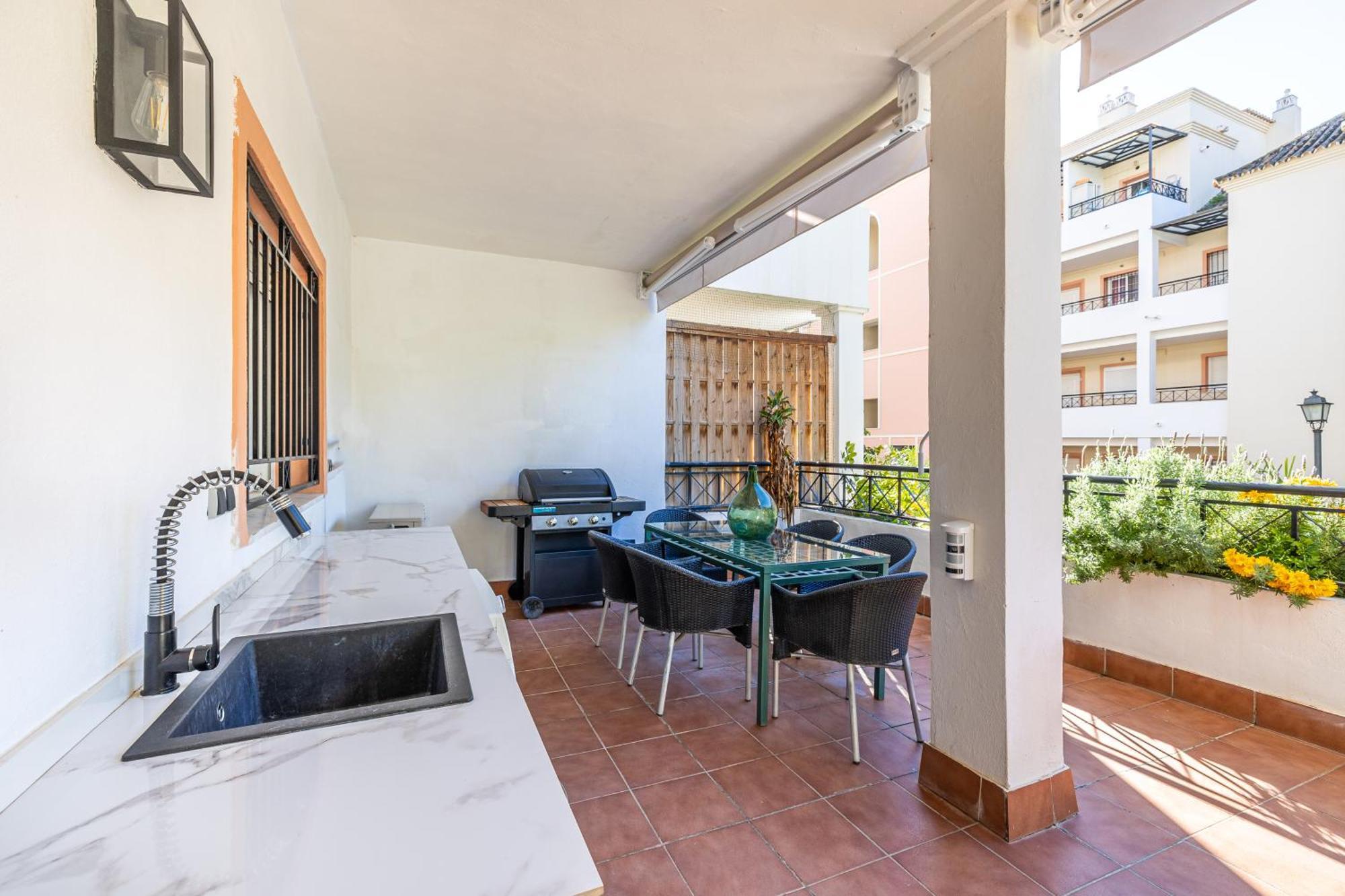 Luxury By Aora Apartment